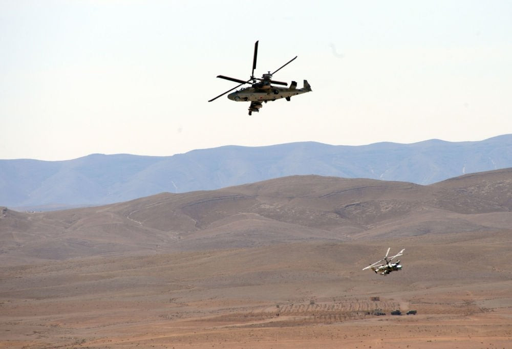 Φλέγεται η Deir Ezzor: Σαρωτικοί βομβαρδισμοί με τον συριακό Στρατό σε απόσταση αναπνοής από την πόλη και τους «Αλιγάτορες» ασταμάτητους (βίντεο, εικόνες)